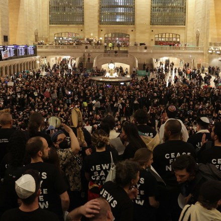 Thousands of Jewish and Palestinians protesters take over the Grand Central lobby during protest demanding immediate ceasefire of attacks to Gaza by Israeli forces, on Friday, Oct. 27, 2023, in New York. (Luiz C. Ribeiro/New York Daily News/Tribune News Service via Getty Images)