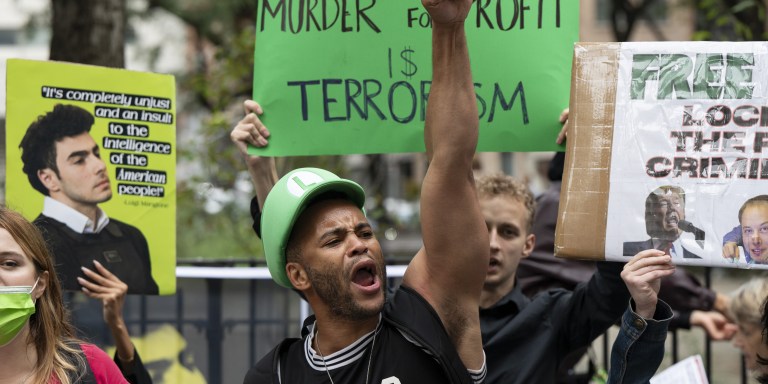 NEW YORK, UNITED STATES SEPTEMBER 16: People take part in a rally in support of Luigi Mangione, the suspect in the killing of UnitedHealthcare chief executive Brian Thompson, on the day of his appearance at Manhattan Supreme Court facing New York State murder and terrorism charges in New York City, U.S. on September 16, 2025.